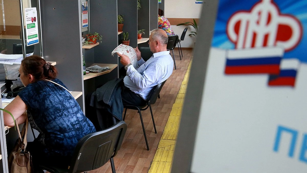 Главная картинка новости: Пенсии под ударом: кому в июне перестанут платить — срочное предупреждение для россиян