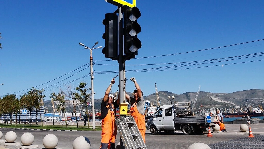 Главная картинка новости: На ремонт светофоров Новороссийска потратят 5 миллионов рублей