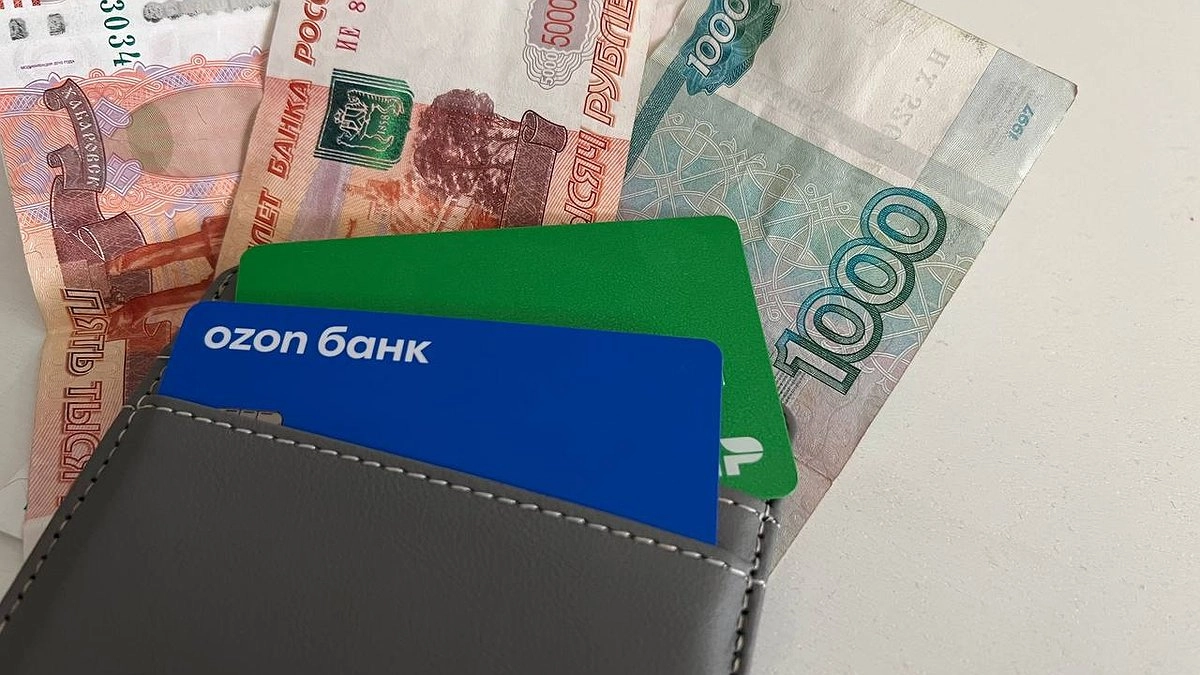 Главная картинка новости: «Налоговая ловушка» для пластика: кому на самом деле грозят штрафы за переводы на карту с 2026 года