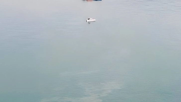 Главная картинка новости: В море у Новороссийска обнаружили нефтепродукты из-за крушения сухогруза