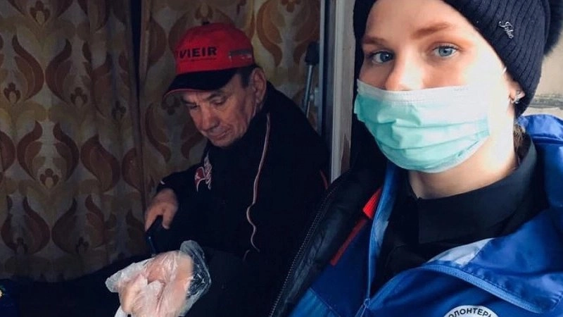 Волонтеры помогают жителям Борисовки: доставка воды, продуктов и уборка снега