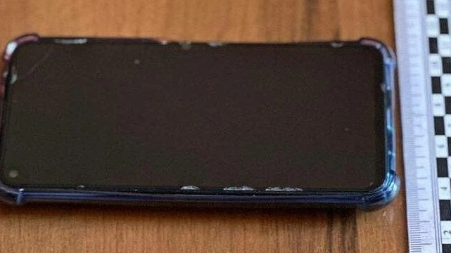 Жительница города украла телефон, оставленный в сумке его владелицей