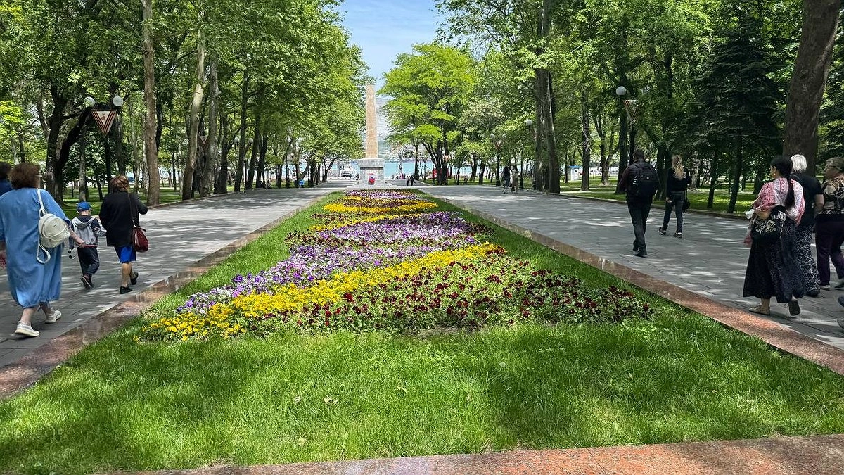 Сочи и Геленджик обошли курорты Крыма по спросу на летнее жильё