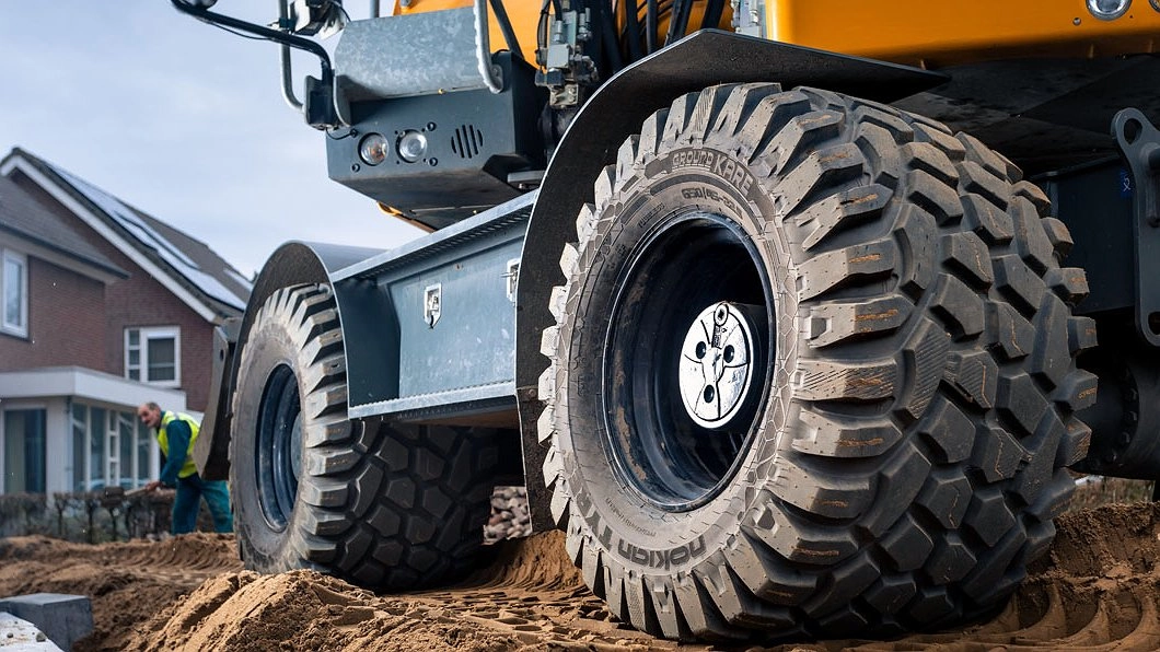 Для спецтехники Новороссийска покупают шины на 2 миллиона рублей