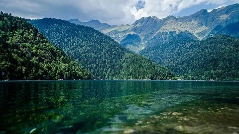 Море — голубое, нервы — на пределе: правда об отдыхе в Абхазии