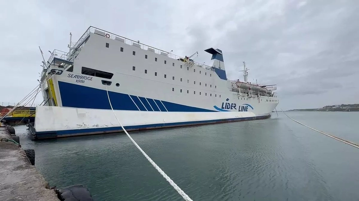 Турецкий паром Sea Bridge прорвался через бюрократические барьеры: пассажиры сходят на сочинскую землю