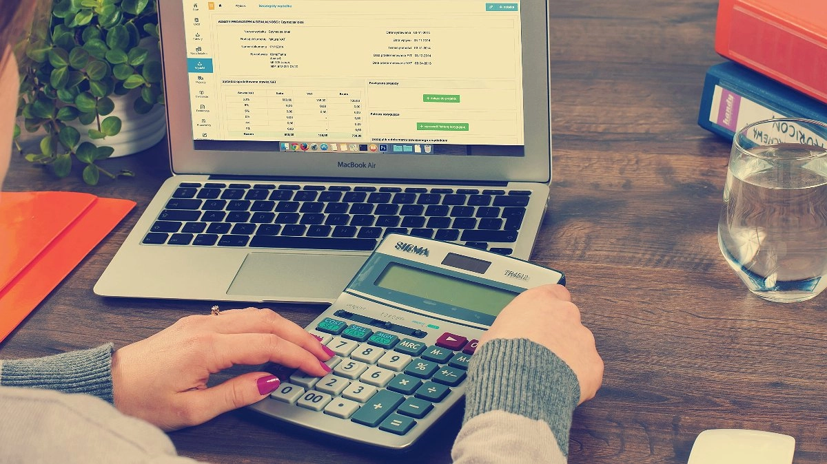 Главная картинка новости: Россияне переходят на новое расписание, отныне суббота станет рабочей