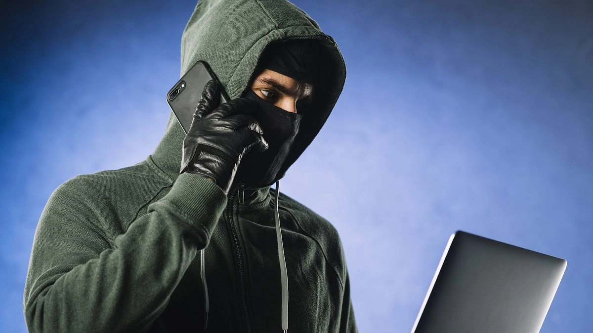 Искали работу с зарплатой и нарвались на мошенников: в Новороссийске девушки отдали мошенникам более ста тысяч