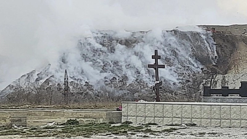 Главная картинка новости: Жители Новороссийска требуют переноса аллеи героев СВО от мусорного полигона