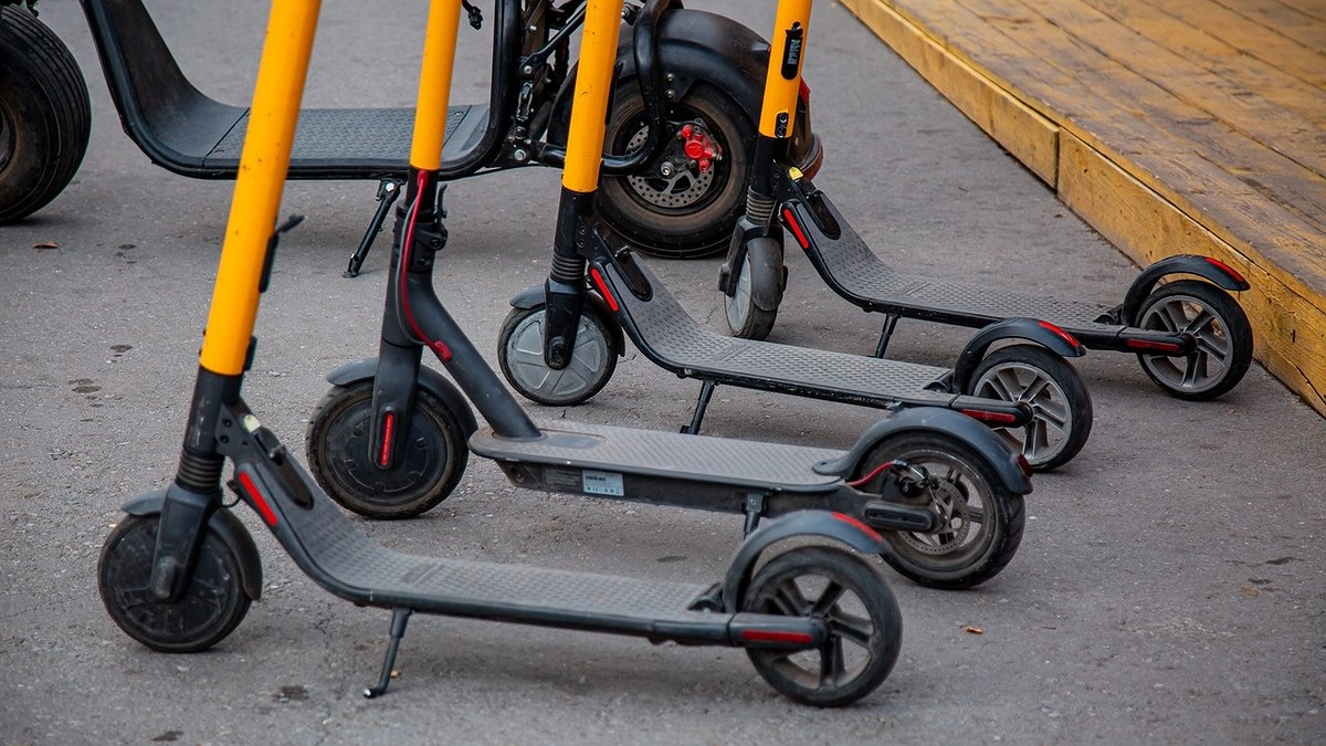 Главная картинка новости: Новороссийск взялся за самокатчиков: более 1000 аккаунтов в черном списке и штрафы для родителей