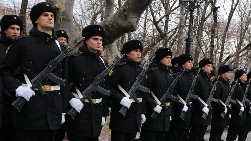 В 2025 году День защитника Отечества перенесен на май