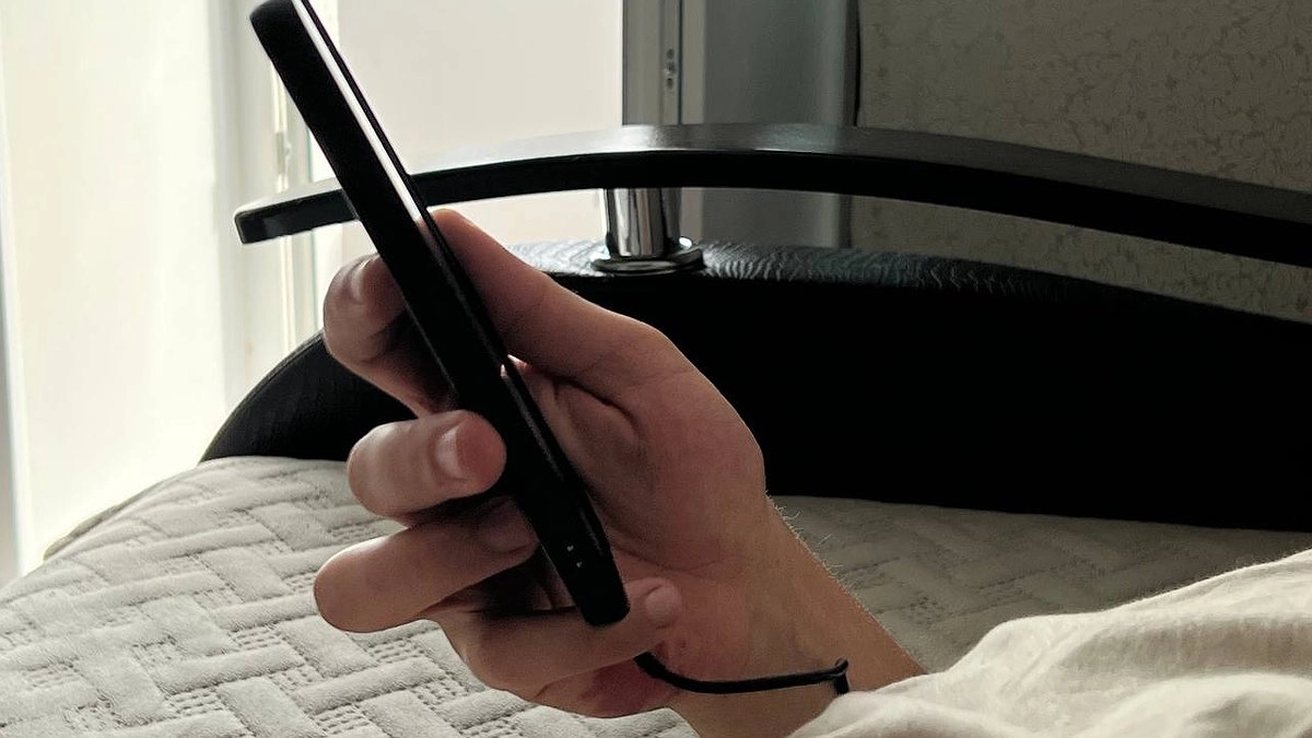 Главная картинка новости: Звонят с номера 900: Сбербанк рассказал, как мгновенно отличить мошеннический звонок от настоящего