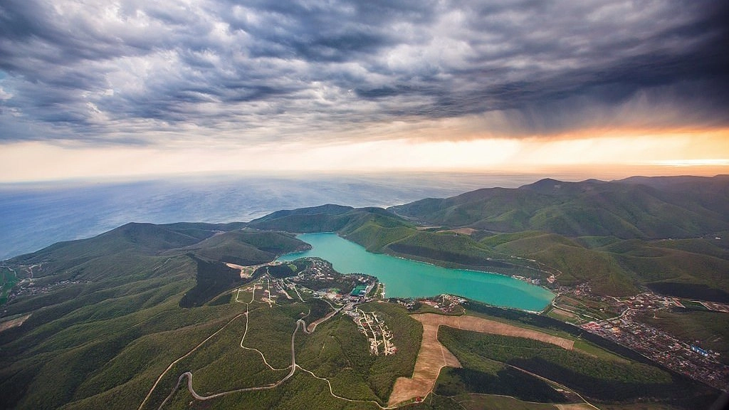 Беспредел в Абрау-Дюрсо. Новороссийцы считают, что озеро планомерно уничтожают. Видео