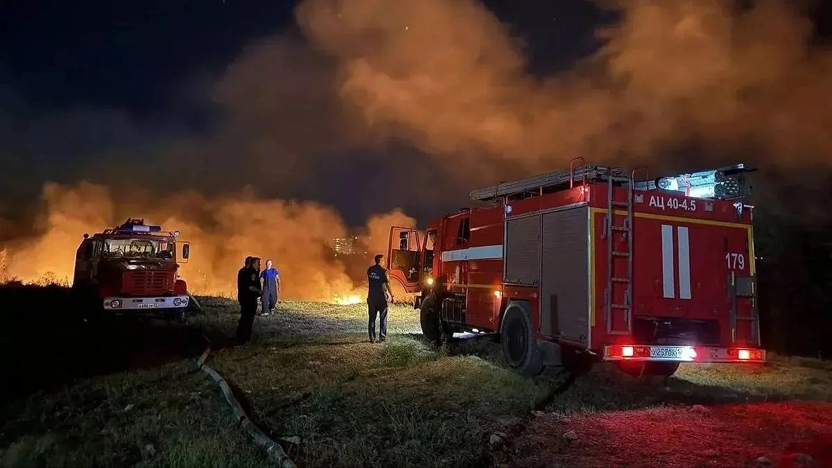 Пожар под Анапой: активное горение уменьшили до 0,5 га