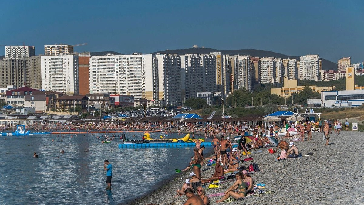 На Черноморском побережье ожидаются дожди и усиление ветра