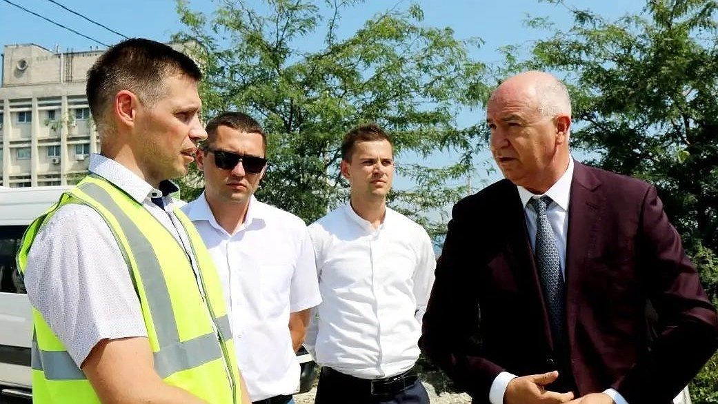 Главная картинка новости: В сентябре в Новороссийске начнут асфальтировать улицу Мурата Ахеджака