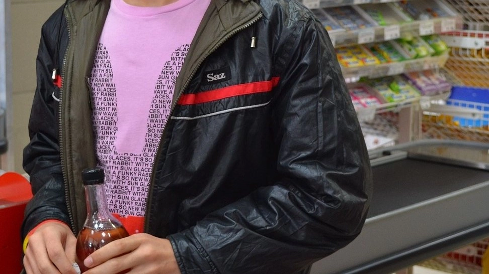 Главная картинка новости: В Новороссийске осудили пенсионерку за продажу алкоголя подростку