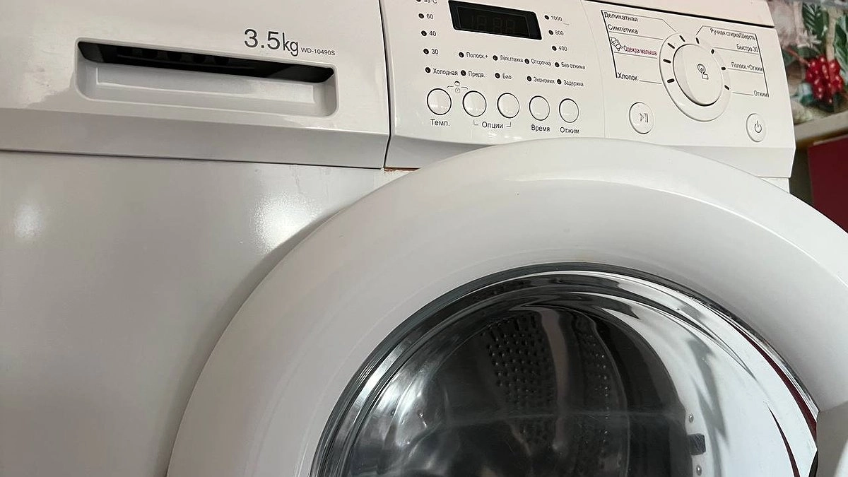 Производители не афишируют: просто удерживайте 2 клавиши, и машинка автоматически избавится от грязи и накипи