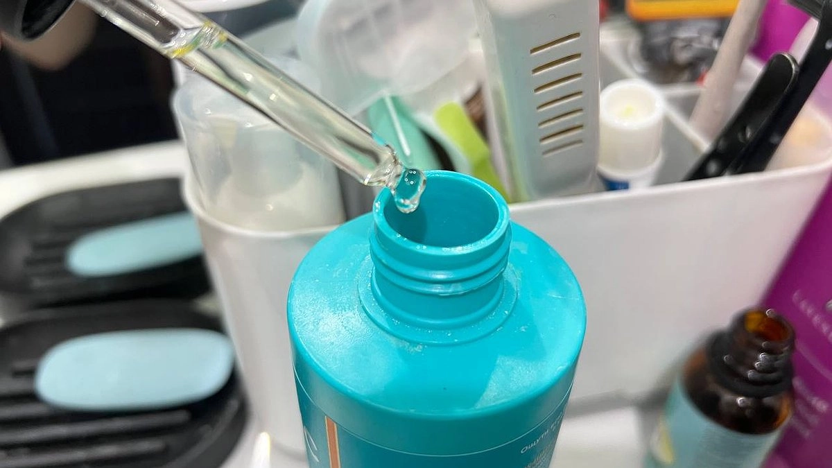 Добавляю 2 капли в шампунь и забыла про выпадение волос: мой простой домашний лайфхак