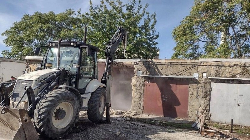 В Новороссийске хотят снести гаражи пожарных, дарованные за службу