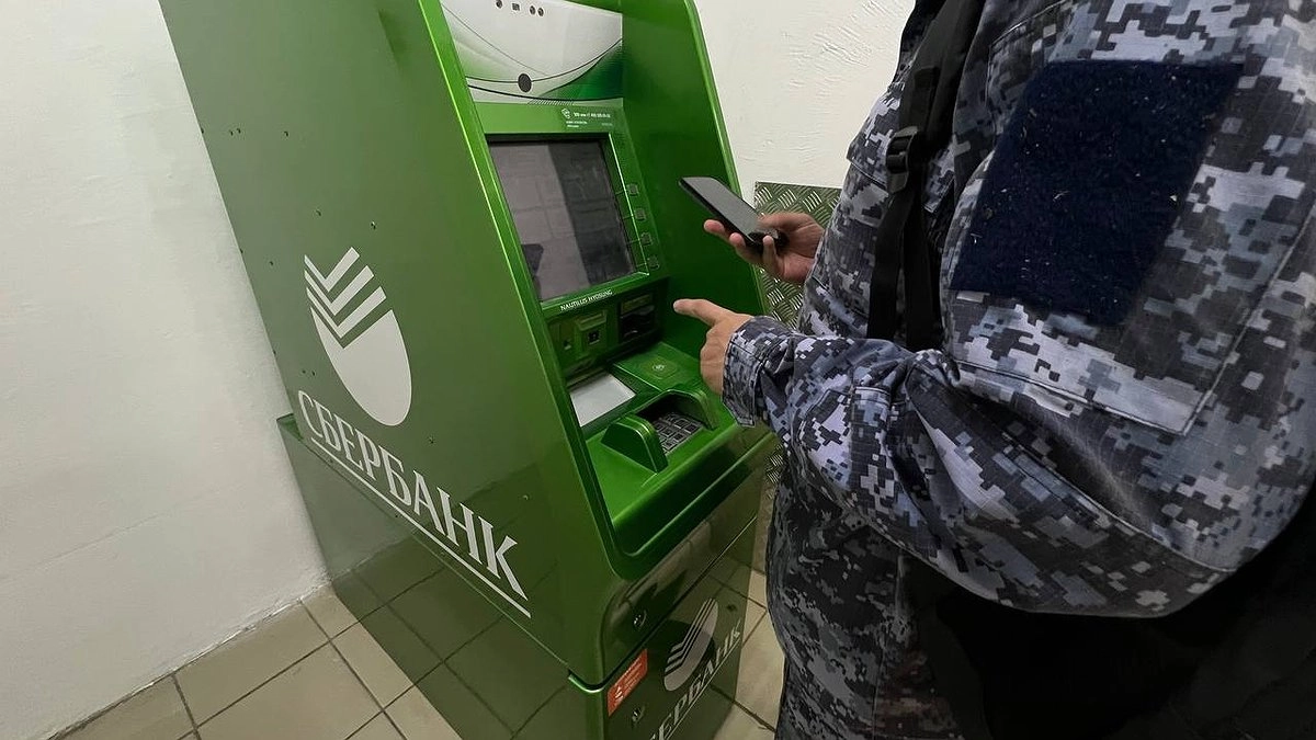 Банки ужесточили контроль за снятием наличных: что изменилось для россиян