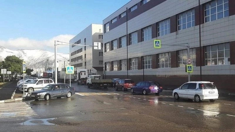 Главная картинка новости: В Новороссийске планируется ремонт улицы Портовой с возможным переходом на бетонное покрытие