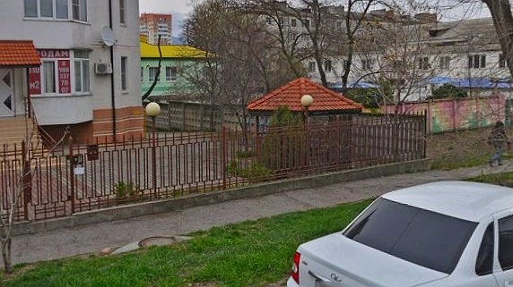 Тротуар по улице Козлова в центре Новороссийска отремонтируют