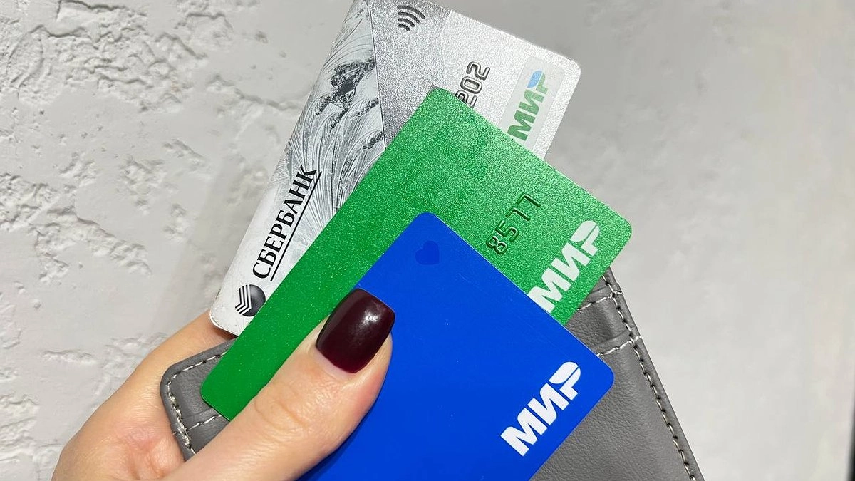 С мая вводятся новые правила для всех, кто получает пенсию на карту: что изменится