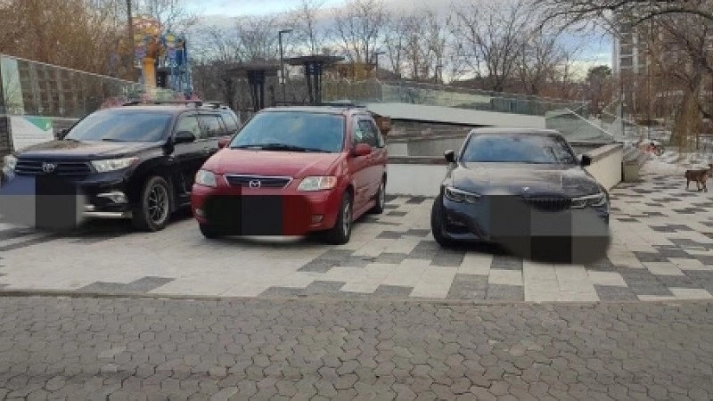 В Новороссийске установят полусферы для борьбы с парковкой на пешеходных дорожках