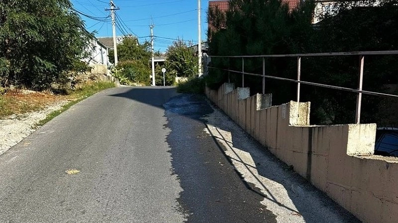 Главная картинка новости: «Вода есть, чинить надо уметь»: Утечки месяцами стоят в очереди на устранение у специалистов «Водоканала»