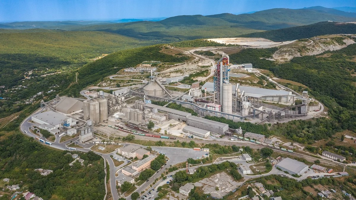 Главная картинка новости: Более 100 новых рабочих мест: на Кубани запустят экологичное производство цемента