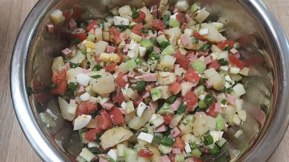 Секрет деревенской окрошки: заливают не квасом и не кефиром, а этим — вкус незабываемый