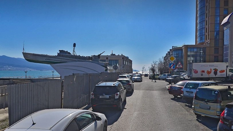 Возле памятника «Катер» в Новороссийске будет работать эвакуатор