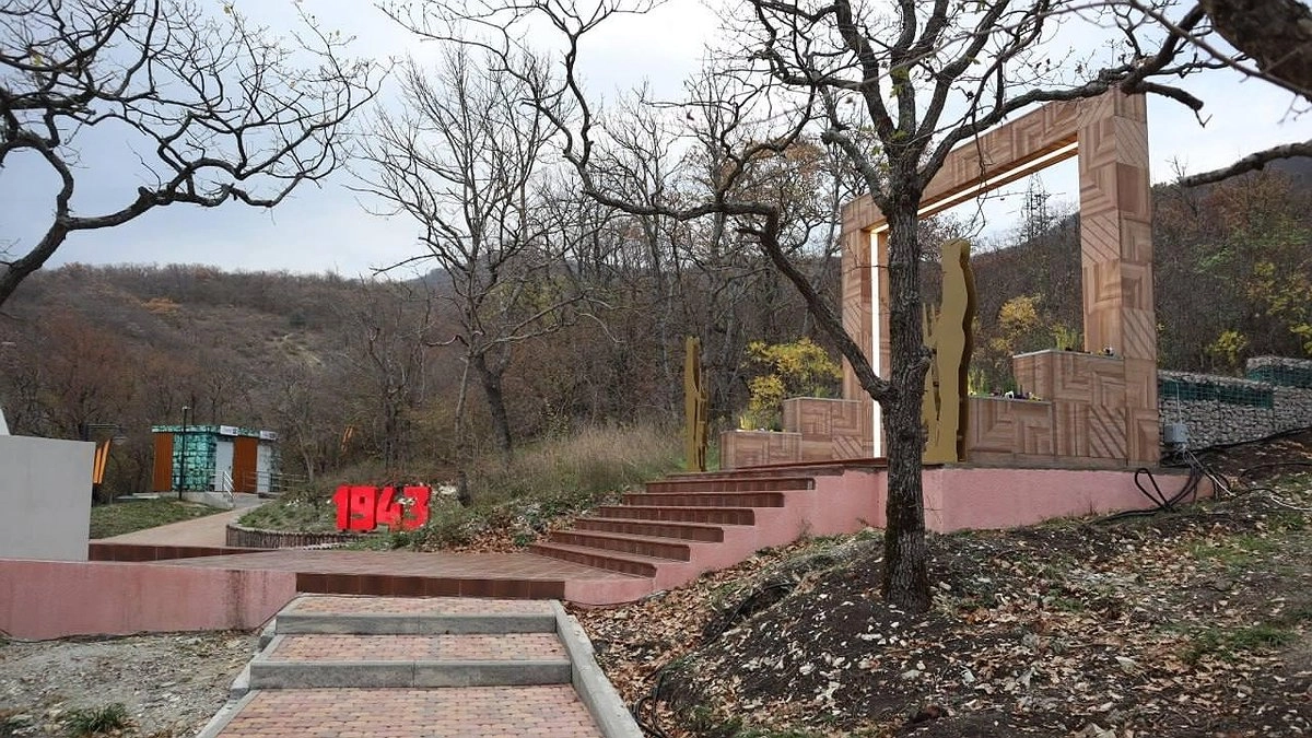 В Геленджике открыли уникальный патриотический маршрут: по лесной тропе к землянкам, где планировали освобождение Новороссийска