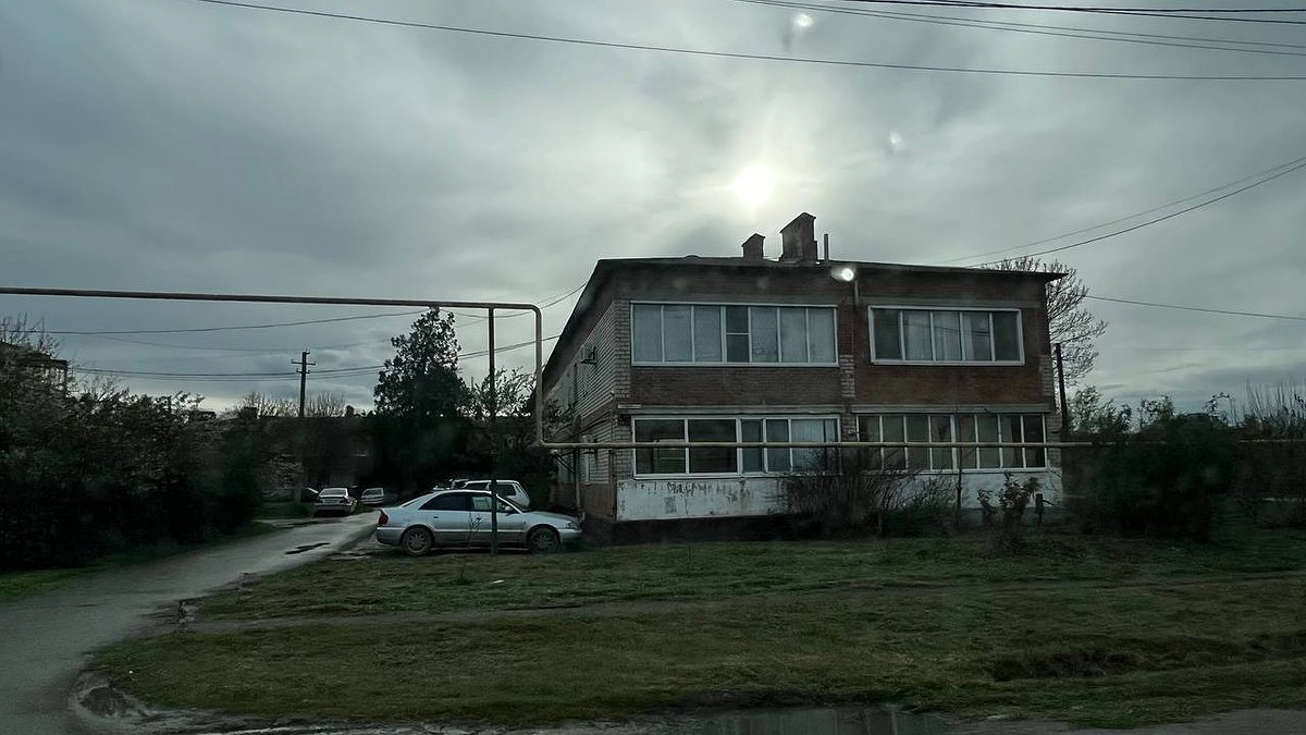 Главная картинка новости: С 1 июля без разрешения соседа на своём участке будет строго запрещено: жёсткие правила для всех, у кого есть дача или участок