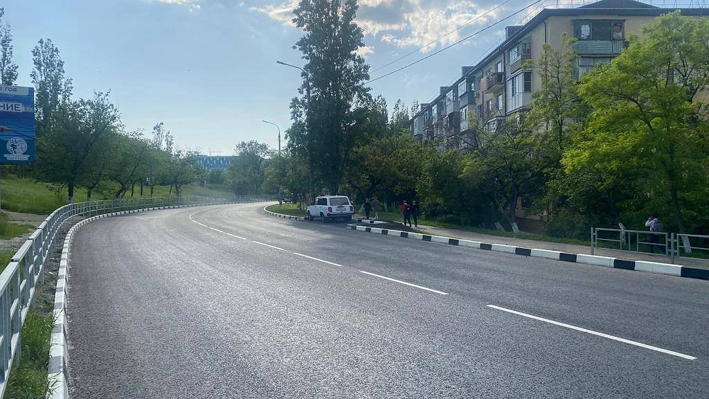 Главная картинка новости: В Новороссийске ремонтируют более 2,5 километров дорог по нацпроекту