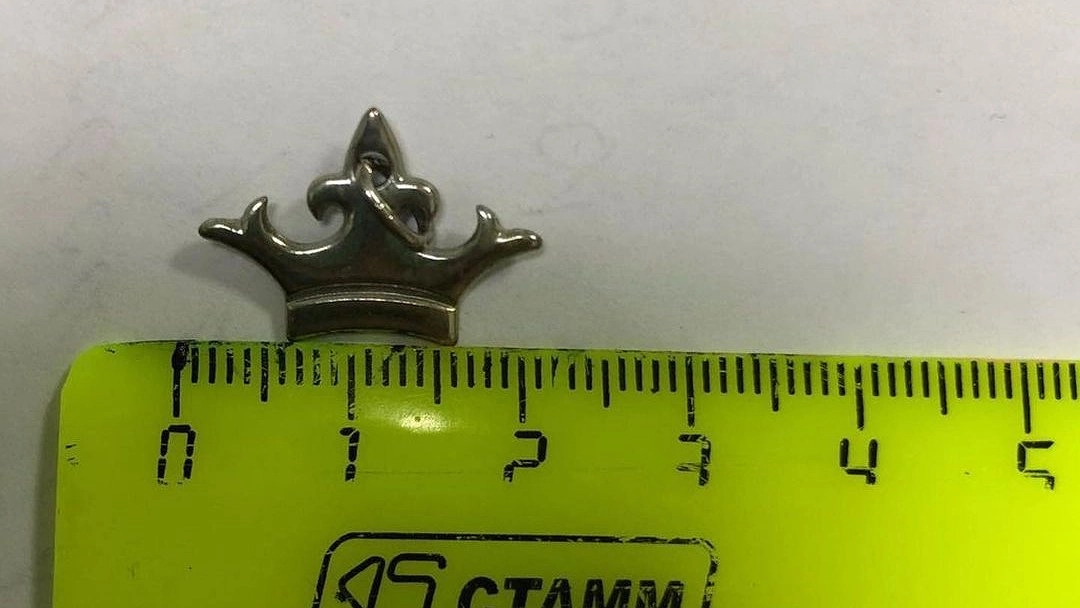 Главная картинка новости: В Новороссийске маленькая девочка проглотила кулон-корону