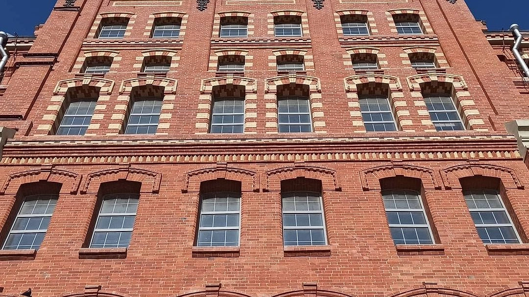 Ажурная лестница и старинная кирпичная кладка. 10 фото внутри Новороссийского элеватора