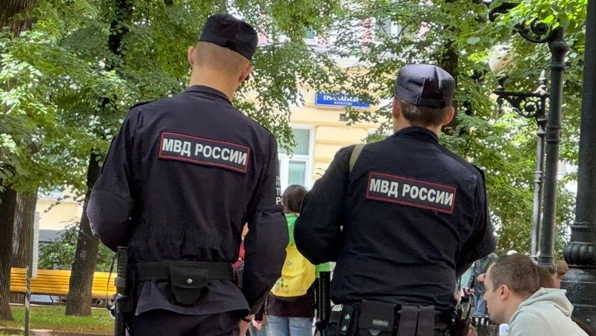 Аплодисменты в зале и сухие цифры: что на самом деле изменится в кошельках сотрудников МВД с мая 2026 года