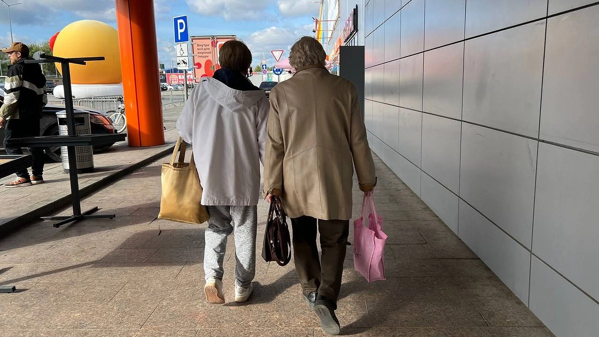 Какие денежные прибавки положены пенсионерам после 60, 70 и 80 лет