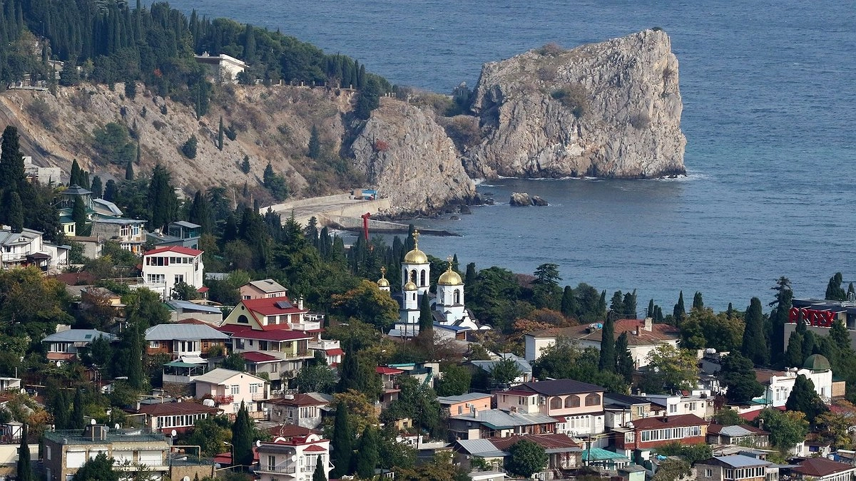 Три сирены за ночь, ракеты над головой, мост в тисках: хроника крымского кошмара 8 августа
