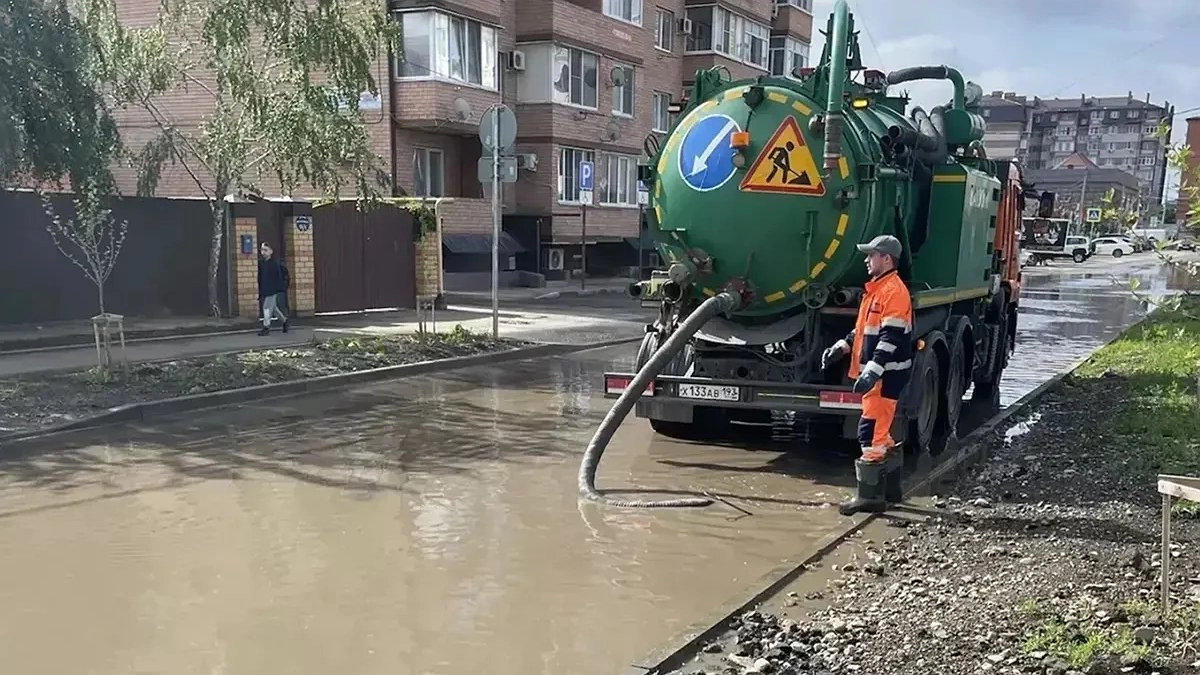 Где в Краснодаре откачивают воду после ливня: адреса и телефон