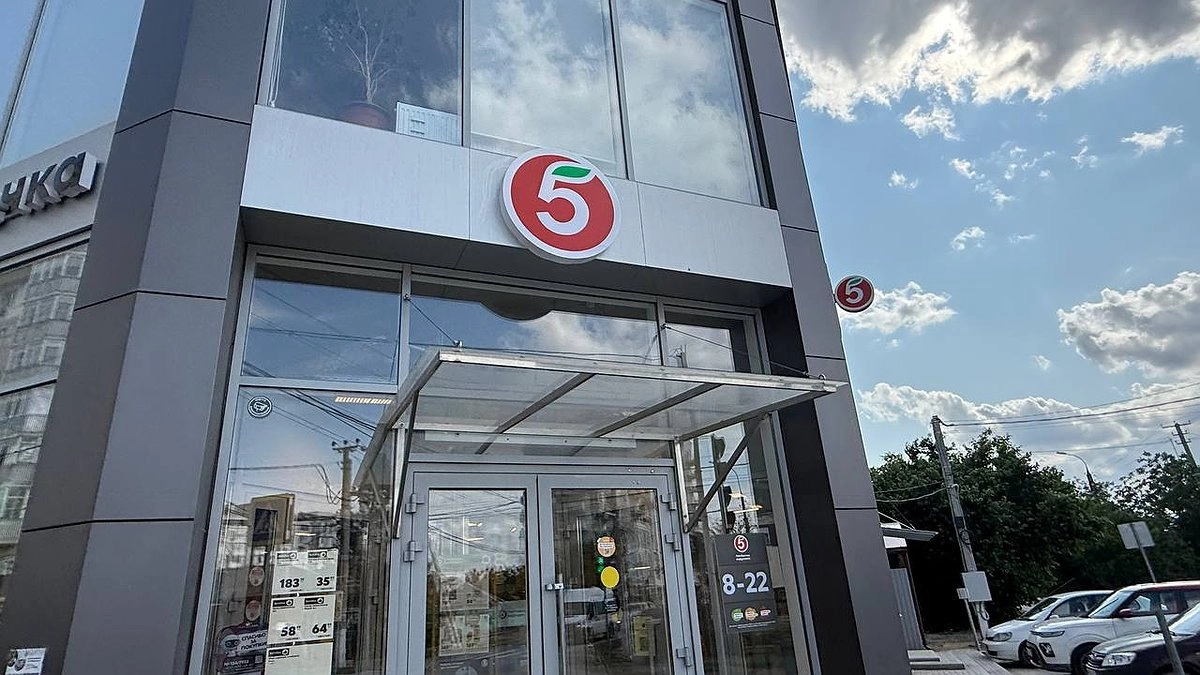 В магазине осталось всего 2 человека — директор и кассир. Как выглядит нехватка кадров в «Пятёрочке» у дома