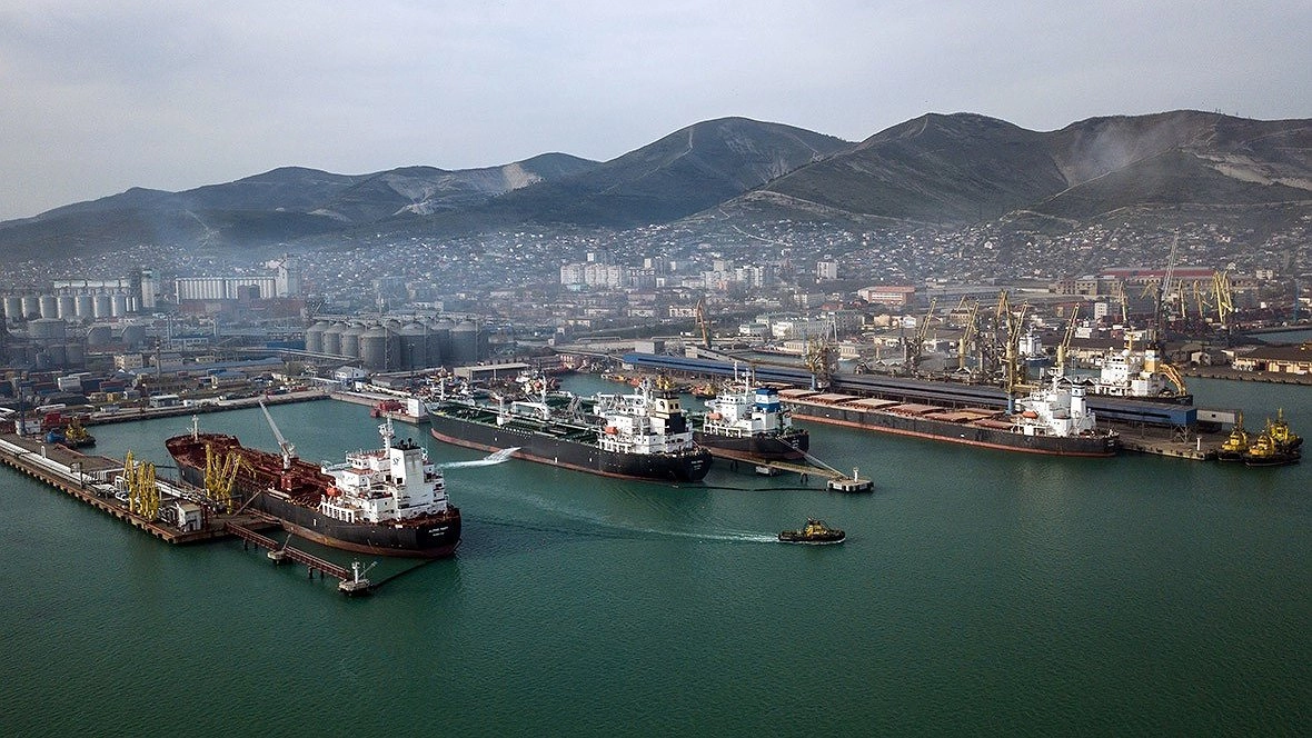 Новороссийский порт выплатил 1,3 миллиона за загрязнение моря шелухой и зерновой пылью