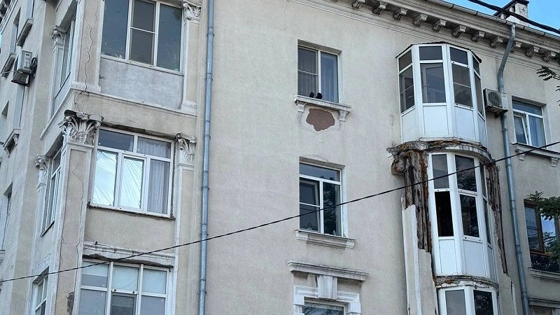В Новороссийске разрушается фасад дома-памятника культурного наследия