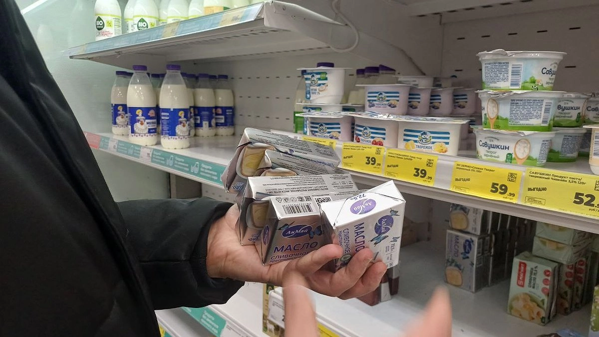 Эксперты Роскачества назвали марки масла, которое можно брать по 5 пачек. Там нет и намека на пальмовое масло