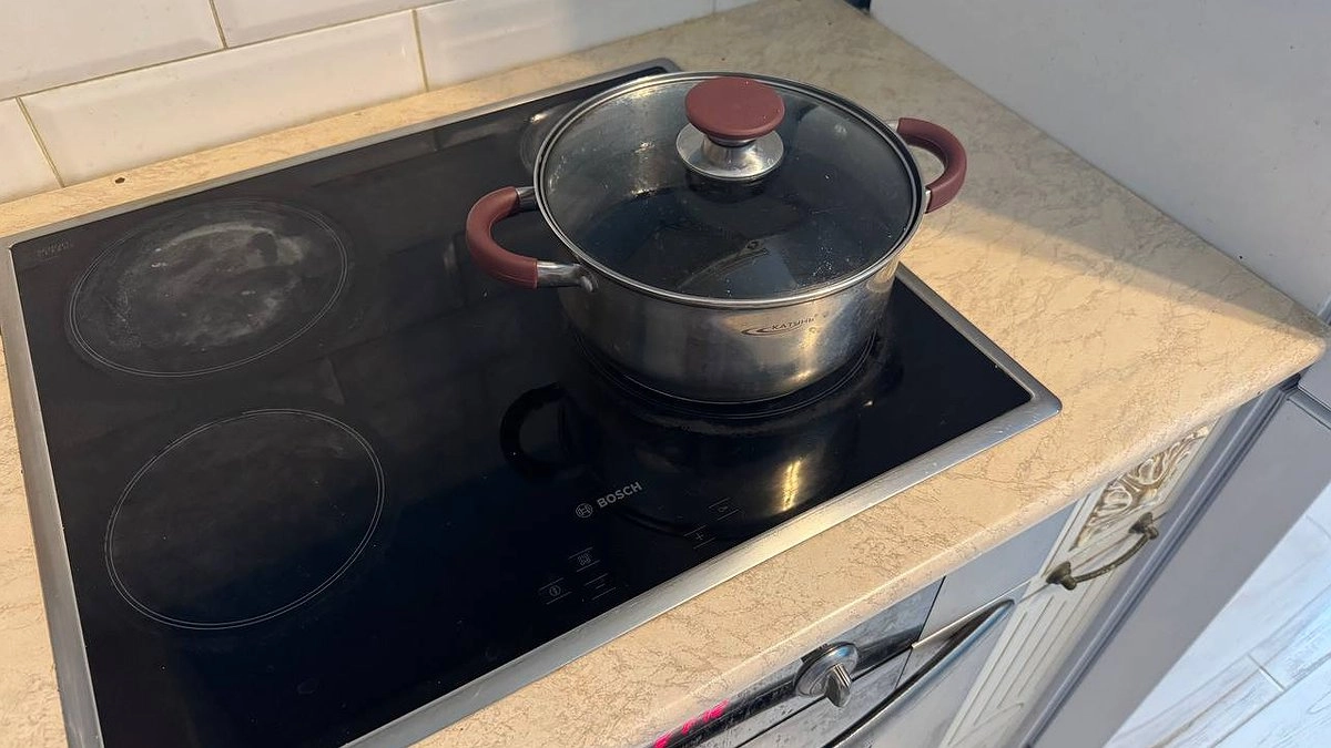 Как надолго удалить жирный налёт с кухонных гарнитуров - топовый лайфхак для домохозяек