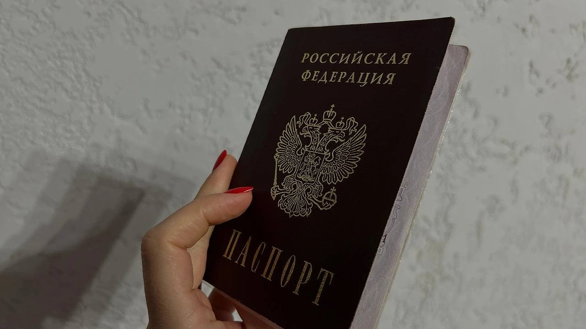 Паспорт в 60 лет: зачем хотят заставить россиян менять документ в третий раз