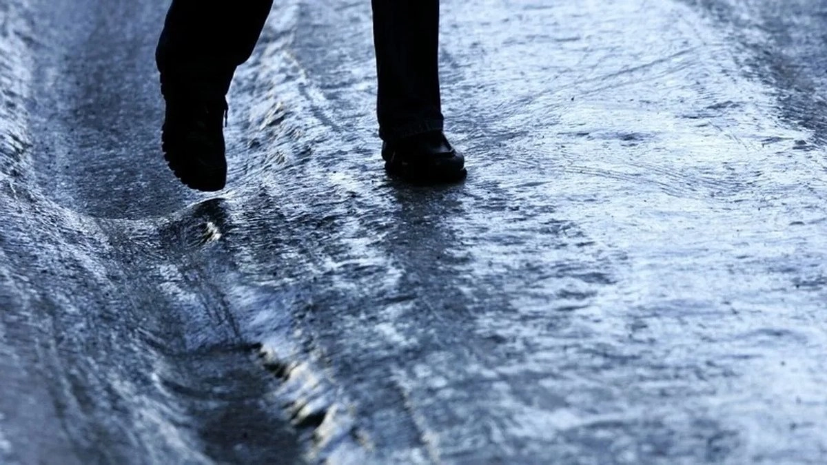 Очереди по 2 часа: в Новороссийске резко выросло число травм из-за гололёда, медучреждения отказываются от комментариев