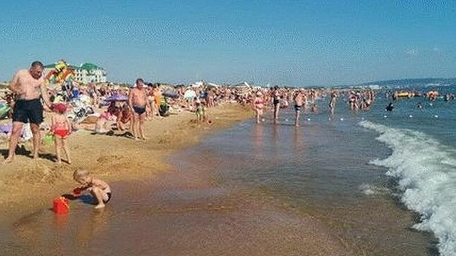 Купаться было невозможно. В этом году черное море преподнесло отдыхающим неприятный сюрприз